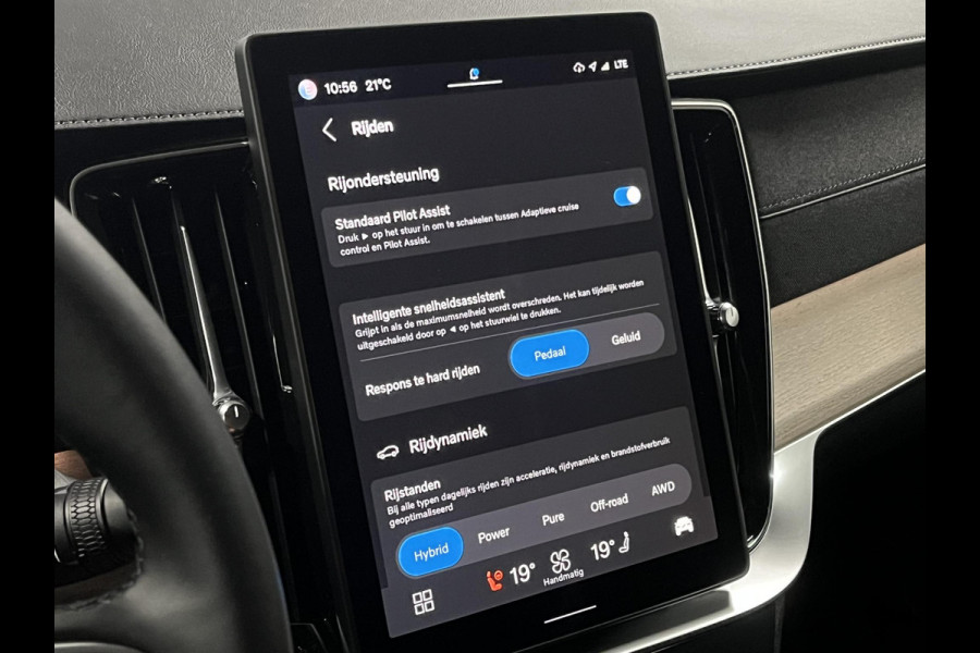 Volvo XC90 2.0 T8 Plug-in hybrid Plus Dark *Facelift* | Luchtvering | Open dak | Adapt. Cruise | Harman & Kardon | Google |