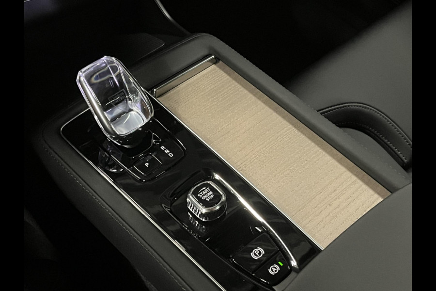 Volvo XC90 2.0 T8 Plug-in hybrid Plus Dark *Facelift* | Luchtvering | Open dak | Adapt. Cruise | Harman & Kardon | Google |