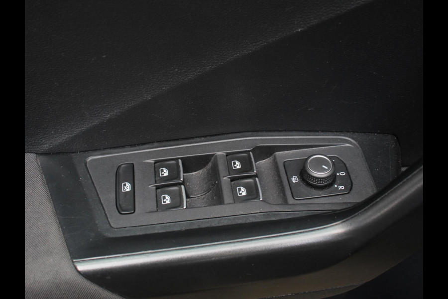 Volkswagen T-Roc 1.5 TSI 150pk Automaat Style | Navigatie | Climate Control | Adaptieve Cruise Control | Electrisch bedienbare achterklep | Camera | Parkeersensoren Voor en Achter | Verwarmbare voorstoelen