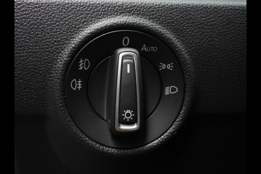 Volkswagen T-Roc 1.5 TSI 150pk Automaat Style | Navigatie | Climate Control | Adaptieve Cruise Control | Electrisch bedienbare achterklep | Camera | Parkeersensoren Voor en Achter | Verwarmbare voorstoelen