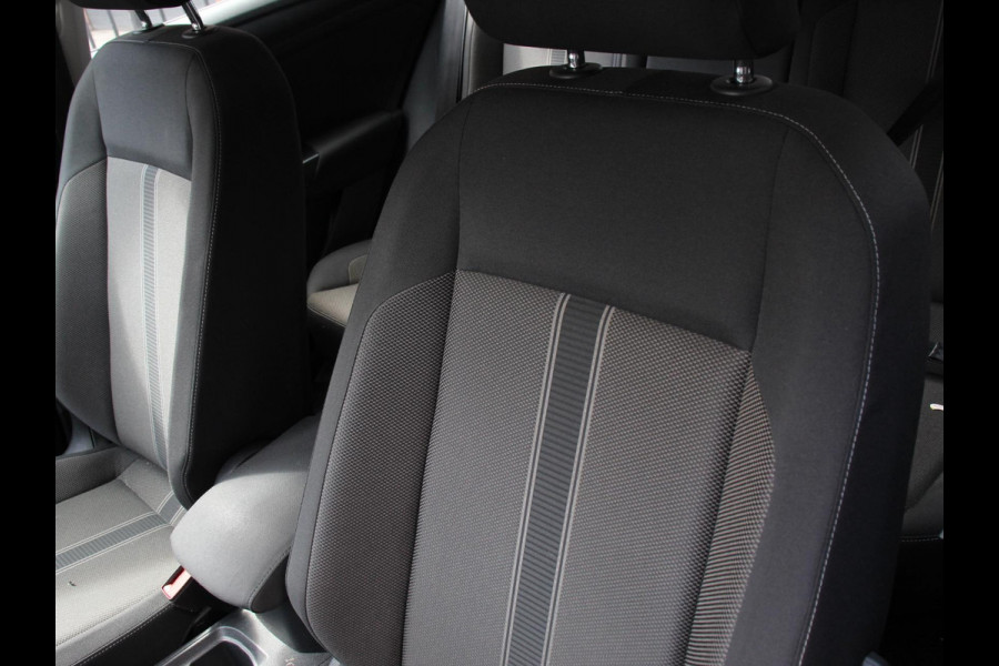 Volkswagen T-Roc 1.5 TSI 150pk Automaat Style | Navigatie | Climate Control | Adaptieve Cruise Control | Electrisch bedienbare achterklep | Camera | Parkeersensoren Voor en Achter | Verwarmbare voorstoelen