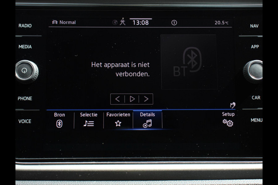 Volkswagen T-Roc 1.5 TSI 150pk Automaat Style | Navigatie | Climate Control | Adaptieve Cruise Control | Electrisch bedienbare achterklep | Camera | Parkeersensoren Voor en Achter | Verwarmbare voorstoelen