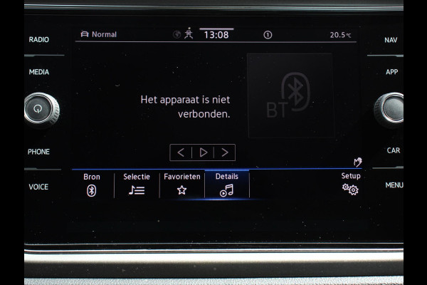 Volkswagen T-Roc 1.5 TSI 150pk Automaat Style | Navigatie | Climate Control | Adaptieve Cruise Control | Electrisch bedienbare achterklep | Camera | Parkeersensoren Voor en Achter | Verwarmbare voorstoelen