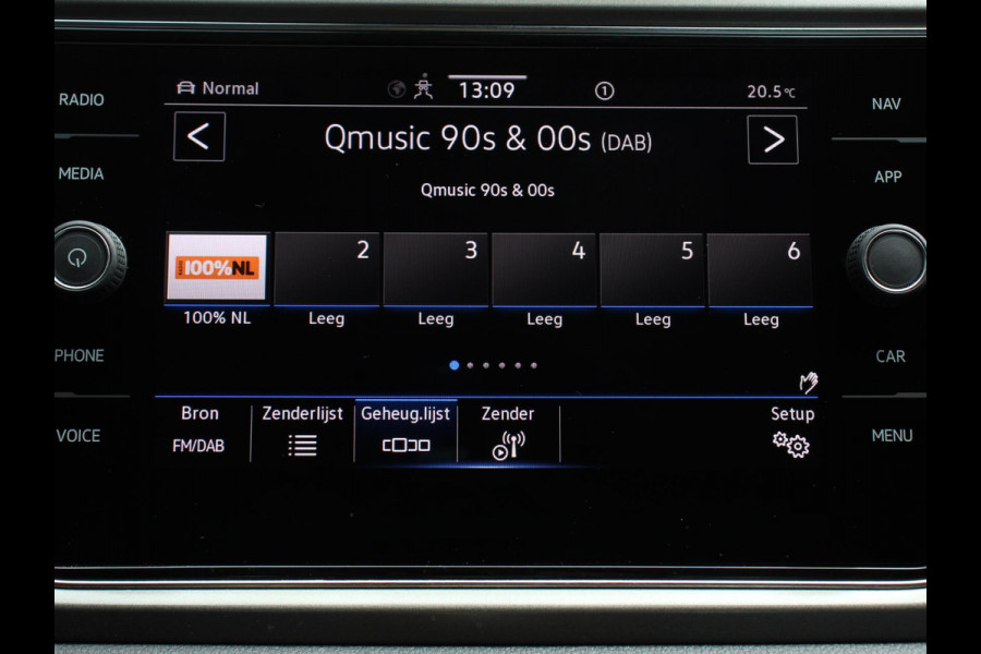 Volkswagen T-Roc 1.5 TSI 150pk Automaat Style | Navigatie | Climate Control | Adaptieve Cruise Control | Electrisch bedienbare achterklep | Camera | Parkeersensoren Voor en Achter | Verwarmbare voorstoelen