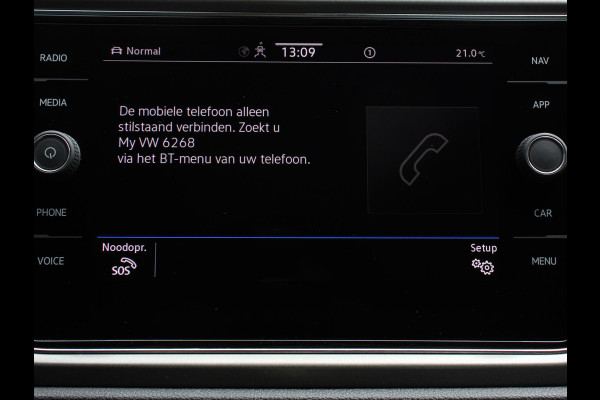 Volkswagen T-Roc 1.5 TSI 150pk Automaat Style | Navigatie | Climate Control | Adaptieve Cruise Control | Electrisch bedienbare achterklep | Camera | Parkeersensoren Voor en Achter | Verwarmbare voorstoelen