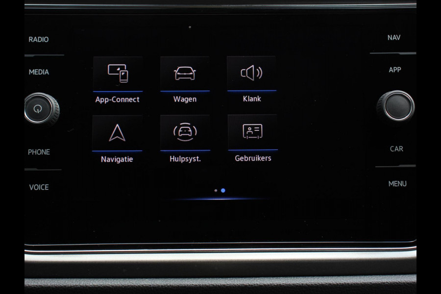 Volkswagen T-Roc 1.5 TSI 150pk Automaat Style | Navigatie | Climate Control | Adaptieve Cruise Control | Electrisch bedienbare achterklep | Camera | Parkeersensoren Voor en Achter | Verwarmbare voorstoelen