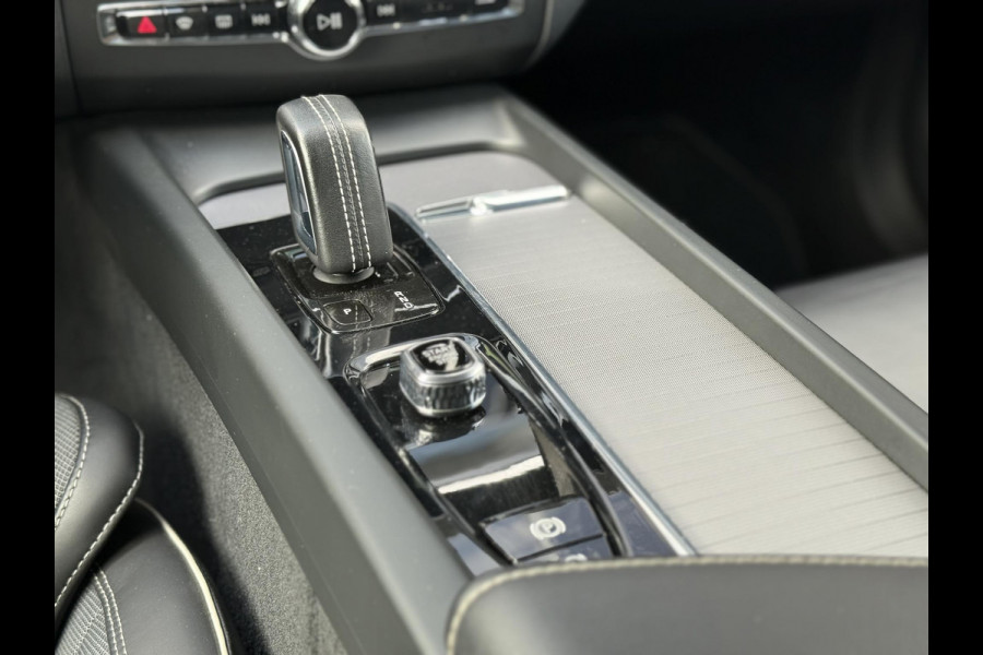 Volvo XC60 2.0 T6 340PK Plug-in hybrid AWD R-Design Facelift|Pano|H&K|Trekhaak|AutoPilot|20"