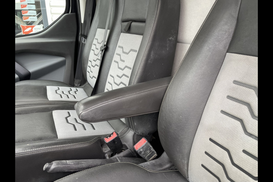 Ford Transit Custom 270 2.2 TDCI 125pk L1H1 Anniversary Edition / vaste prijs rijklaar € 12.950 ex btw / lichtmetalen velgen / stoelverwarming / half leer / cruise / airco / navi / trekhaak 2500 kg !