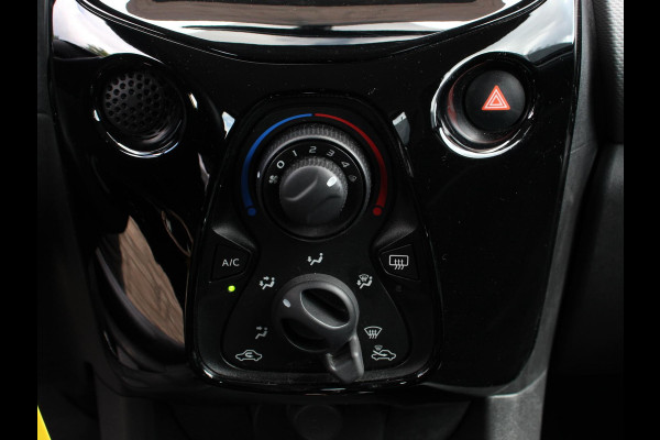 Peugeot 108 1.0 e-VTi Allure | Navigatie | Airco | Groot scherm | Lichtmetalen Velgen