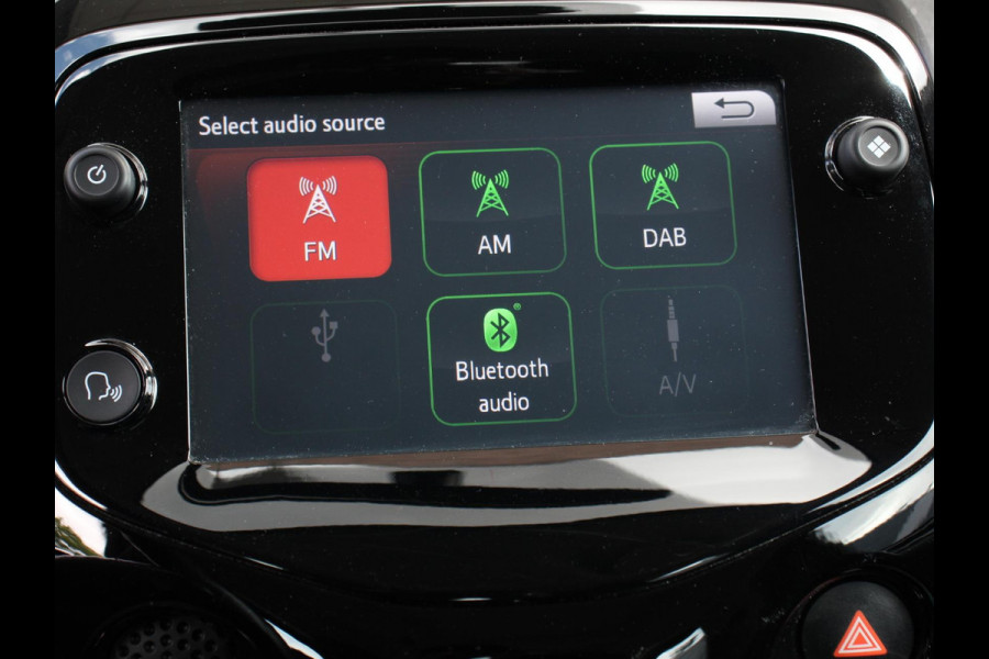 Peugeot 108 1.0 e-VTi Allure | Navigatie | Airco | Groot scherm | Lichtmetalen Velgen