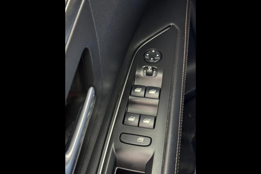 Peugeot 3008 1.2 PureTech GT Line - AUTOMAAT I Panorama dak I Navigatie I Airco I Sport velgen I LED / PDC I Dealer onderhouden