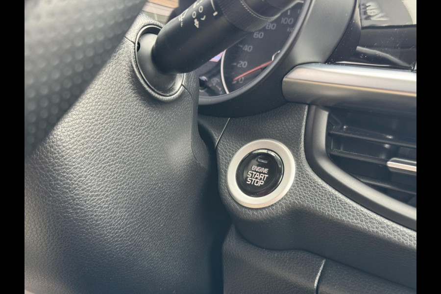 Kia Picanto 1.2 CVVT X-Line | 4 Cilinders | Achteruitrijcamera | Apple Carplay | Stoel en Stuurverwarming | Navigatie