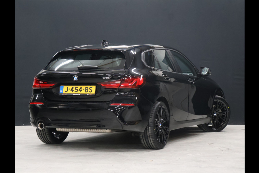 BMW 1-serie 118i Executive Edition [PDC V+A, APPLE CARPLAY, ANDROID AUTO, CRUISE CONTROL, NAVIGATIE, AUTOMATISCHE AIRCO, LED, NIEUWSTAAT]