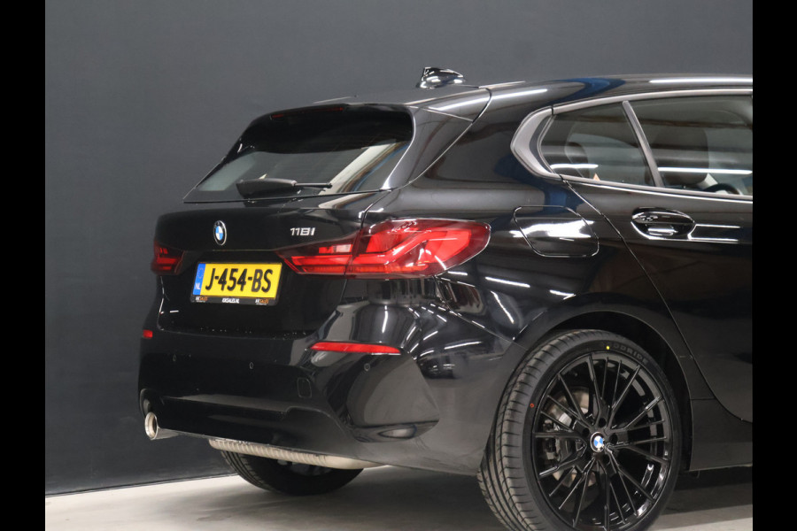 BMW 1-serie 118i Executive Edition [PDC V+A, APPLE CARPLAY, ANDROID AUTO, CRUISE CONTROL, NAVIGATIE, AUTOMATISCHE AIRCO, LED, NIEUWSTAAT]