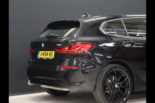 BMW 1-serie 118i Executive Edition [PDC V+A, APPLE CARPLAY, ANDROID AUTO, CRUISE CONTROL, NAVIGATIE, AUTOMATISCHE AIRCO, LED, NIEUWSTAAT]