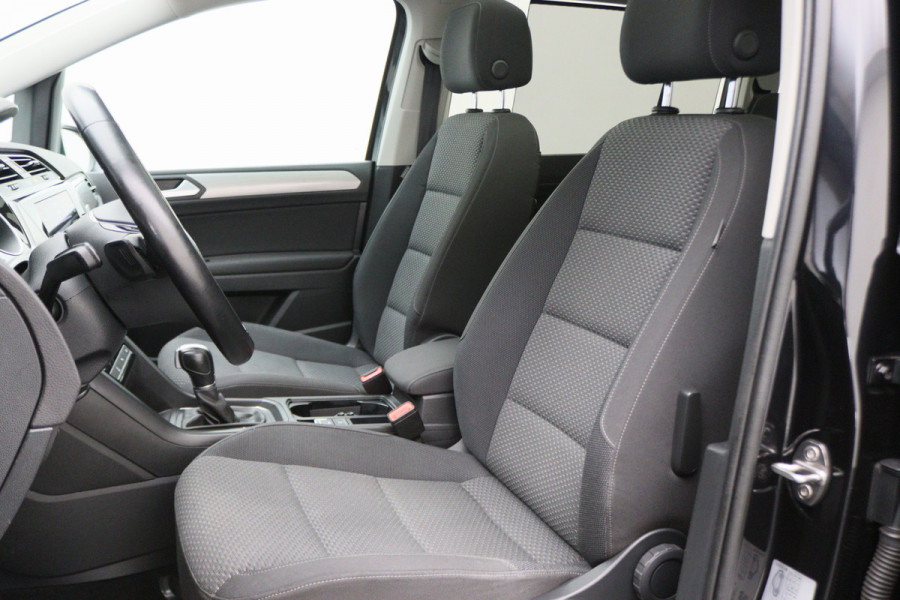 Volkswagen Touran 1.4 TSI DSG Highline Edition R 7p Panoramadak, ACC, Camera, Apple Carplay, Standkachel, Trekhaak, 18''