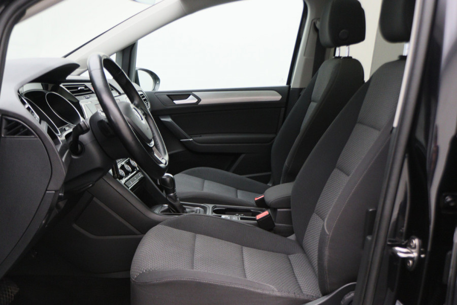 Volkswagen Touran 1.4 TSI DSG Highline Edition R 7p Panoramadak, ACC, Camera, Apple Carplay, Standkachel, Trekhaak, 18''