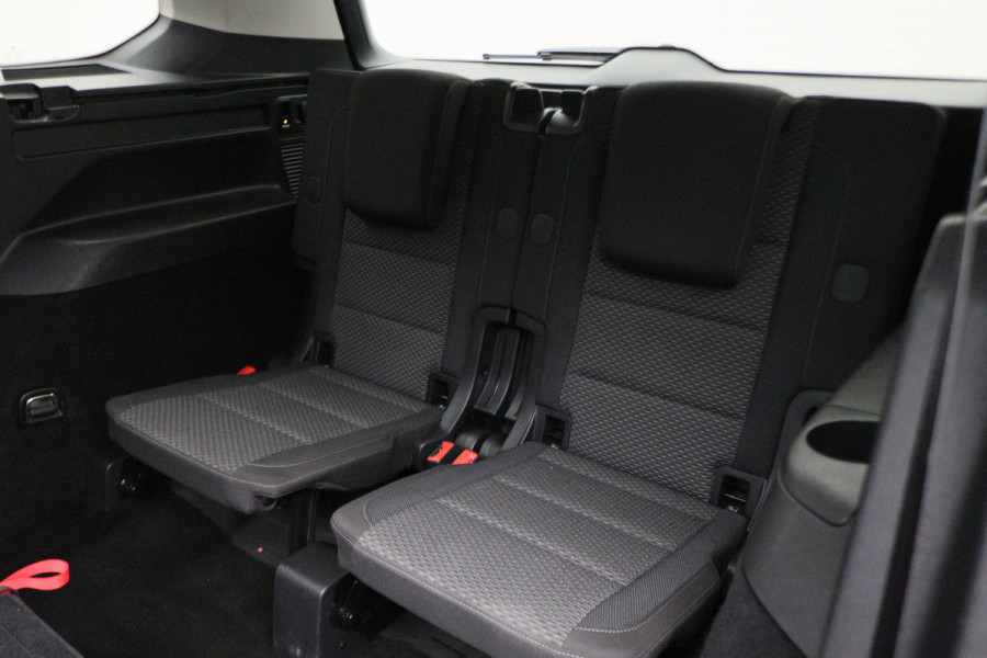 Volkswagen Touran 1.4 TSI DSG Highline Edition R 7p Panoramadak, ACC, Camera, Apple Carplay, Standkachel, Trekhaak, 18''