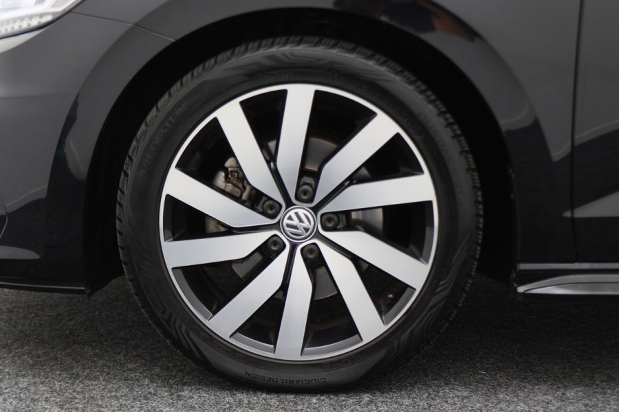 Volkswagen Touran 1.4 TSI DSG Highline Edition R 7p Panoramadak, ACC, Camera, Apple Carplay, Standkachel, Trekhaak, 18''