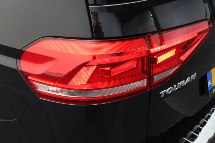 Volkswagen Touran 1.4 TSI DSG Highline Edition R 7p Panoramadak, ACC, Camera, Apple Carplay, Standkachel, Trekhaak, 18''