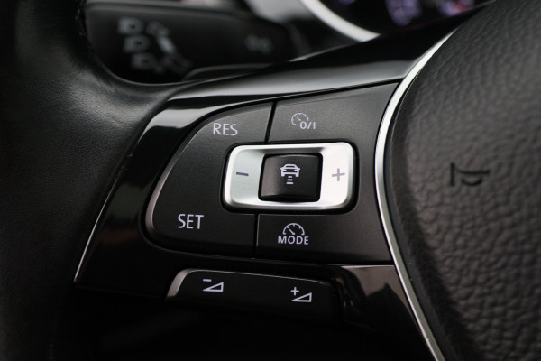 Volkswagen Touran 1.4 TSI DSG Highline Edition R 7p Panoramadak, ACC, Camera, Apple Carplay, Standkachel, Trekhaak, 18''