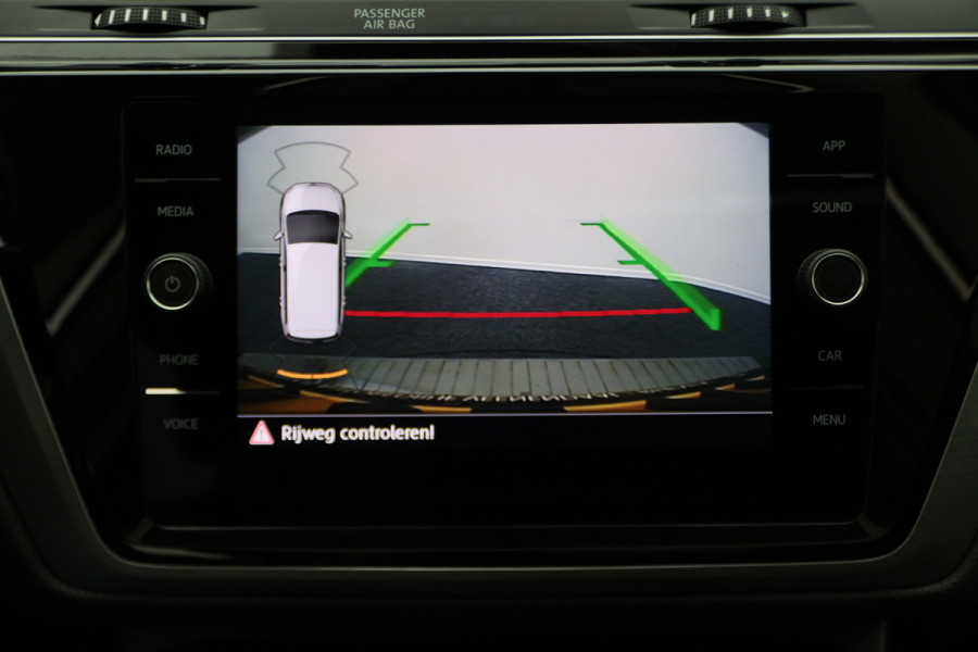 Volkswagen Touran 1.4 TSI DSG Highline Edition R 7p Panoramadak, ACC, Camera, Apple Carplay, Standkachel, Trekhaak, 18''
