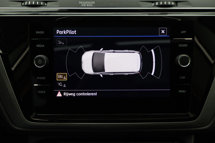 Volkswagen Touran 1.4 TSI DSG Highline Edition R 7p Panoramadak, ACC, Camera, Apple Carplay, Standkachel, Trekhaak, 18''