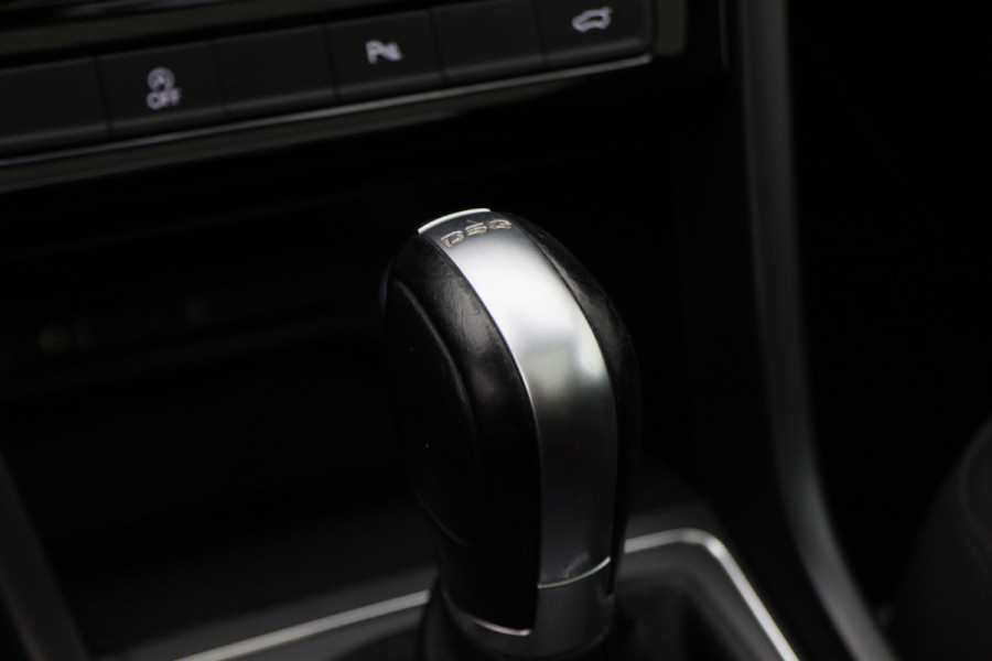 Volkswagen Touran 1.4 TSI DSG Highline Edition R 7p Panoramadak, ACC, Camera, Apple Carplay, Standkachel, Trekhaak, 18''