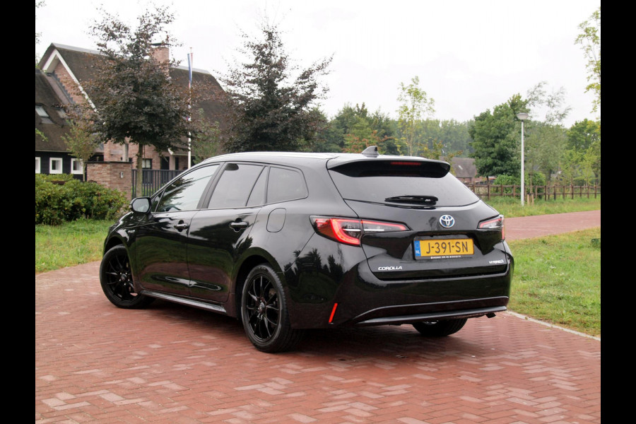 Toyota Corolla Touring Sports 1.8 Hybrid Business Black Style-pakket | 17 Inch | Camera | Apple Carplay | Cruise Control | NL-Auto |