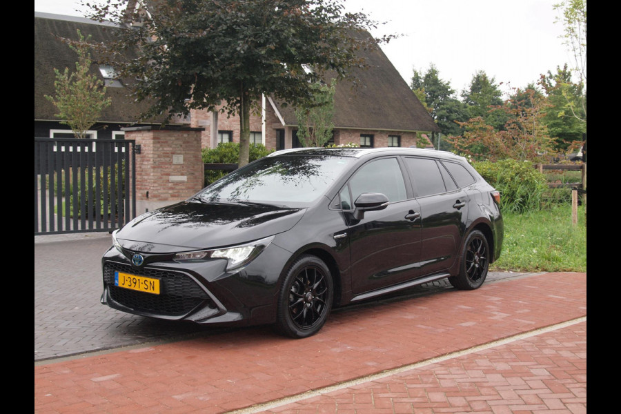 Toyota Corolla Touring Sports 1.8 Hybrid Business Black Style-pakket | 17 Inch | Camera | Apple Carplay | Cruise Control | NL-Auto |