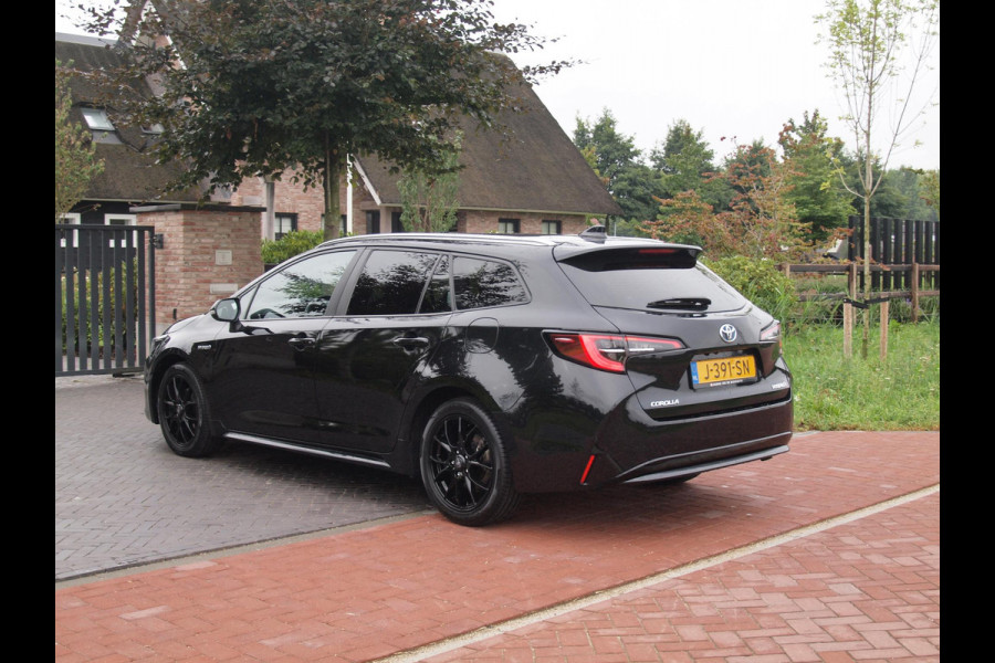 Toyota Corolla Touring Sports 1.8 Hybrid Business Black Style-pakket | 17 Inch | Camera | Apple Carplay | Cruise Control | NL-Auto |