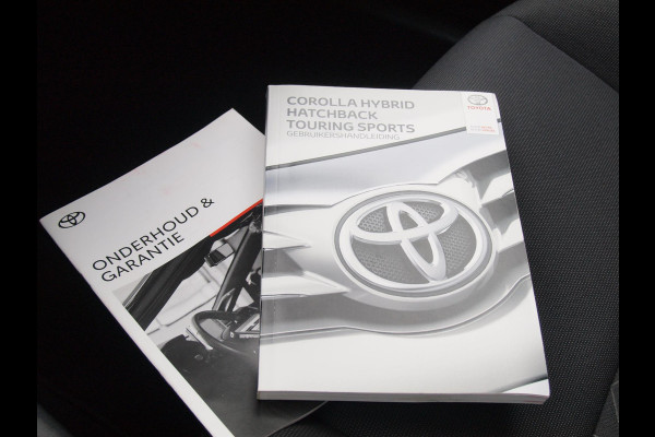 Toyota Corolla Touring Sports 1.8 Hybrid Business Black Style-pakket | 17 Inch | Camera | Apple Carplay | Cruise Control | NL-Auto |