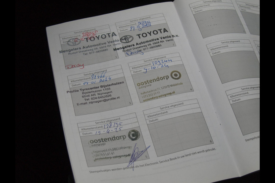 Toyota Corolla Touring Sports 1.8 Hybrid Business Black Style-pakket | 17 Inch | Camera | Apple Carplay | Cruise Control | NL-Auto |