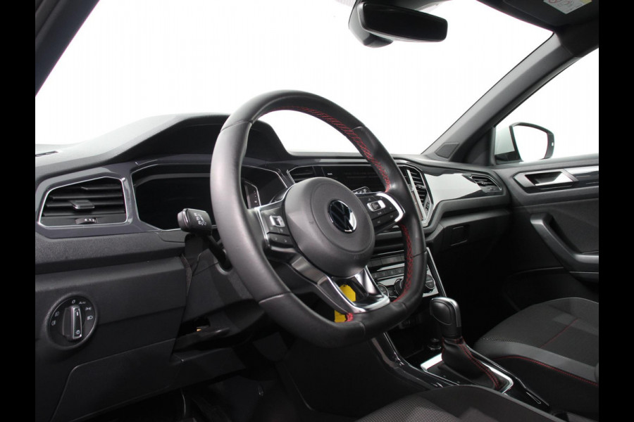 Volkswagen T-Roc 1.5 TSI 150pk R-Line Sport DSG | Navigatie | Climate Control | Camera | Virtual Cockpit | Elektrische achterklep | DAB | Lane assist | Adaptive cruise control |