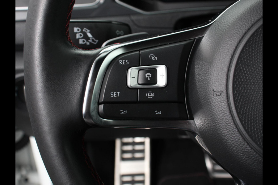 Volkswagen T-Roc 1.5 TSI 150pk R-Line Sport DSG | Navigatie | Climate Control | Camera | Virtual Cockpit | Elektrische achterklep | DAB | Lane assist | Adaptive cruise control |