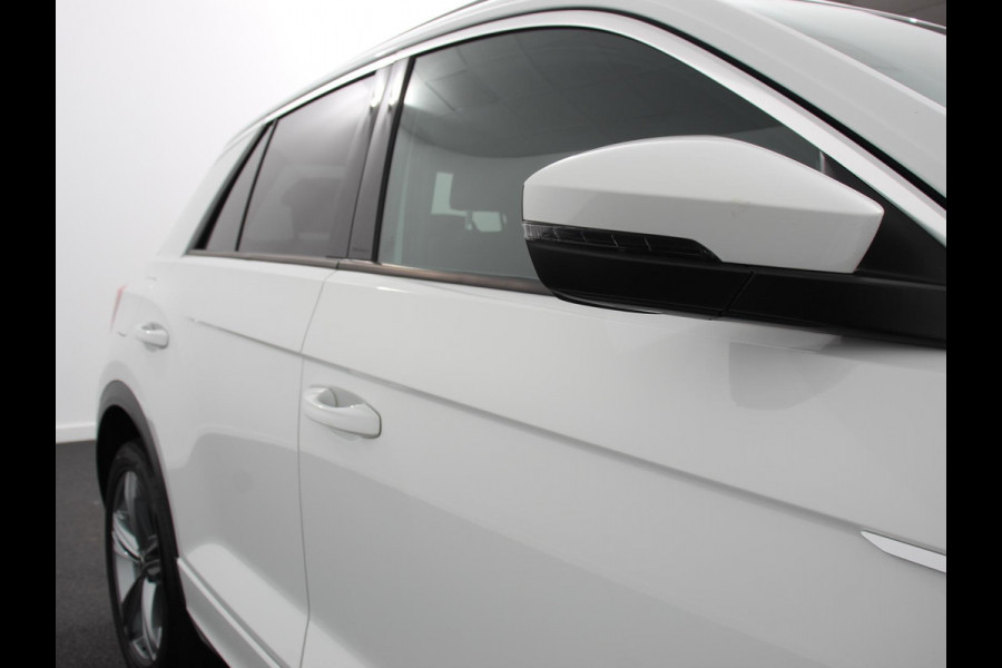 Volkswagen T-Roc 1.5 TSI 150pk R-Line Sport DSG | Navigatie | Climate Control | Camera | Virtual Cockpit | Elektrische achterklep | DAB | Lane assist | Adaptive cruise control |