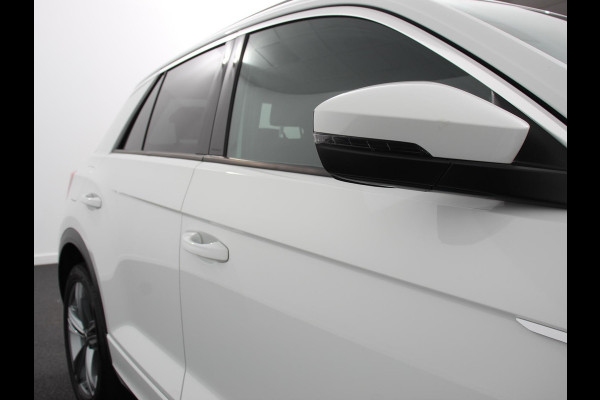 Volkswagen T-Roc 1.5 TSI 150pk R-Line Sport DSG | Navigatie | Climate Control | Camera | Virtual Cockpit | Elektrische achterklep | DAB | Lane assist | Adaptive cruise control |
