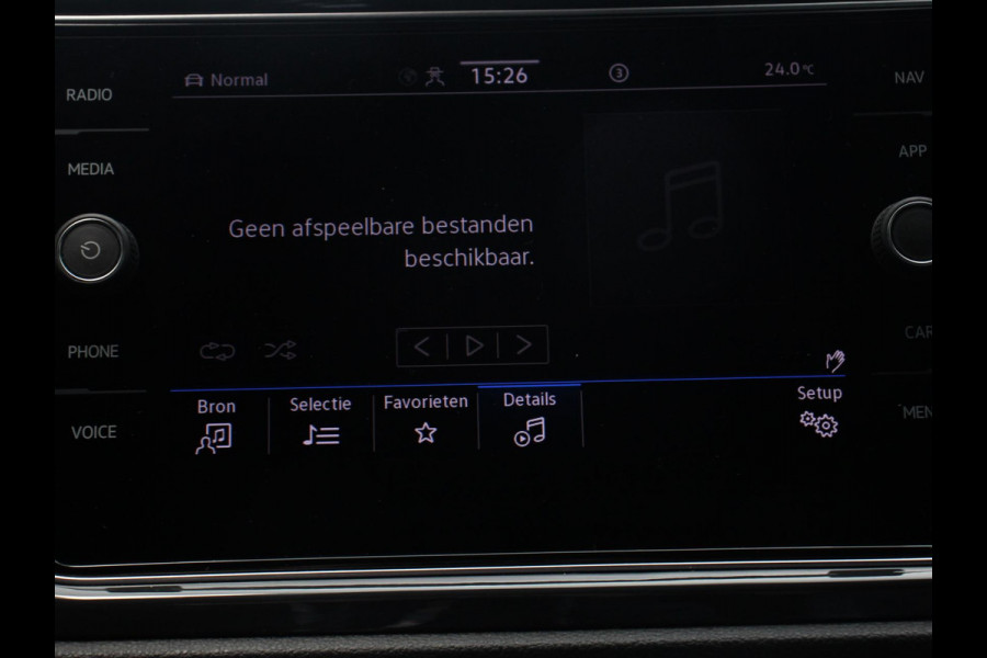 Volkswagen T-Roc 1.5 TSI 150pk R-Line Sport DSG | Navigatie | Climate Control | Camera | Virtual Cockpit | Elektrische achterklep | DAB | Lane assist | Adaptive cruise control |