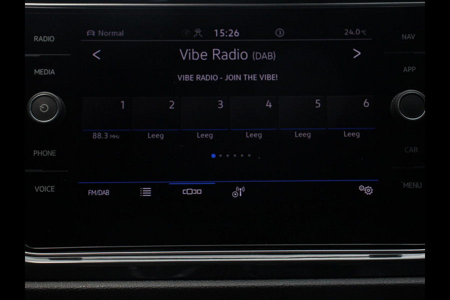 Volkswagen T-Roc 1.5 TSI 150pk R-Line Sport DSG | Navigatie | Climate Control | Camera | Virtual Cockpit | Elektrische achterklep | DAB | Lane assist | Adaptive cruise control |