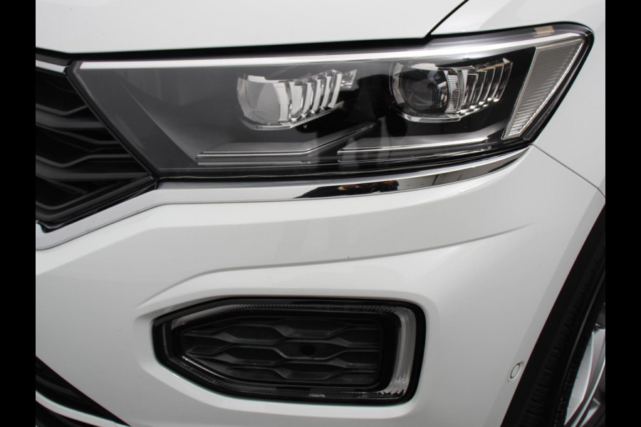 Volkswagen T-Roc 1.5 TSI 150pk R-Line Sport DSG | Navigatie | Climate Control | Camera | Virtual Cockpit | Elektrische achterklep | DAB | Lane assist | Adaptive cruise control |