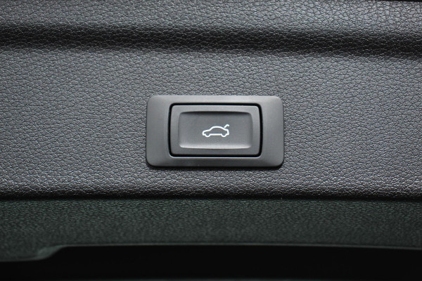 Audi Q3 Sportback 45 TFSI Attitude Plus PHEV 245 PK Climatronic Adaptive Cruise control PDC V + A Navigatie Elektrische Kofferbak LMV Velgen