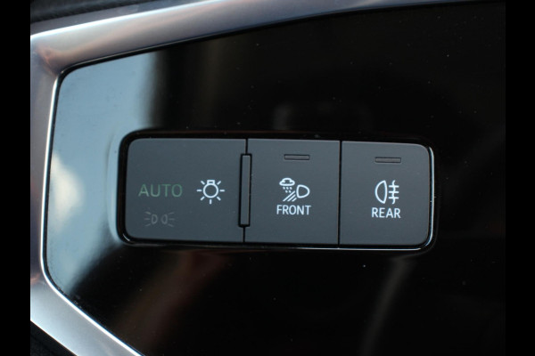 Audi Q3 Sportback 45 TFSI Attitude Plus PHEV 245 PK Climatronic Adaptive Cruise control PDC V + A Navigatie Elektrische Kofferbak LMV Velgen