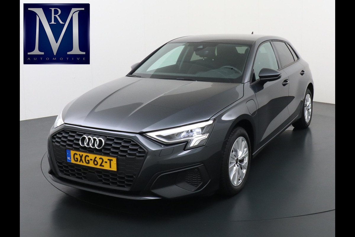 Audi A3 Sportback 40 TFSI e Edition VAN: 31.900,- VOOR 28.877,- UW HERFSTVOORDEEL: 3.023,- EURO| PLUG-IN Hybride 204 PK | Stoelverwarming | Drive Select | Navi | Apple CarPlay | Adaptive Cruise | Rijklaar geleverd met 12 mnd BOVAG garantie