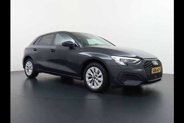 Audi A3 Sportback 40 TFSI e Edition VAN: 31.900,- VOOR 28.877,- UW HERFSTVOORDEEL: 3.023,- EURO| PLUG-IN Hybride 204 PK | Stoelverwarming | Drive Select | Navi | Apple CarPlay | Adaptive Cruise | Rijklaar geleverd met 12 mnd BOVAG garantie