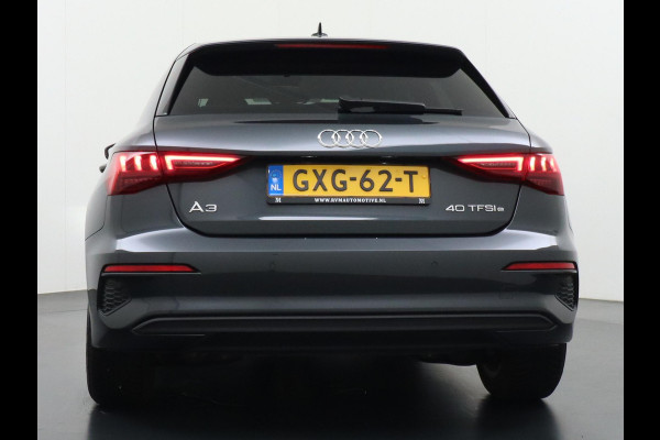 Audi A3 Sportback 40 TFSI e Edition VAN: 31.900,- VOOR 28.877,- UW HERFSTVOORDEEL: 3.023,- EURO| PLUG-IN Hybride 204 PK | Stoelverwarming | Drive Select | Navi | Apple CarPlay | Adaptive Cruise | Rijklaar geleverd met 12 mnd BOVAG garantie