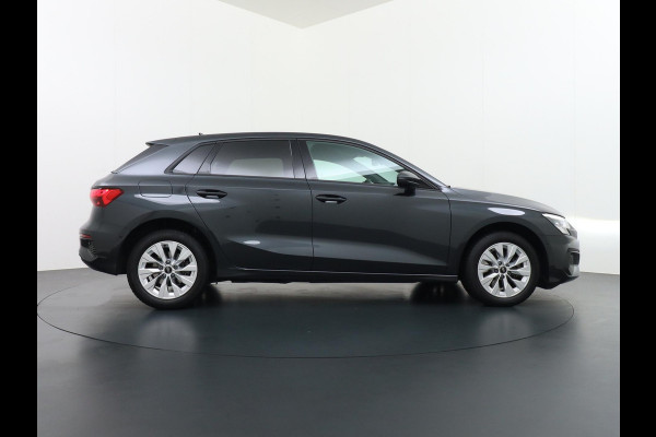 Audi A3 Sportback 40 TFSI e Edition VAN: 31.900,- VOOR 28.877,- UW HERFSTVOORDEEL: 3.023,- EURO| PLUG-IN Hybride 204 PK | Stoelverwarming | Drive Select | Navi | Apple CarPlay | Adaptive Cruise | Rijklaar geleverd met 12 mnd BOVAG garantie