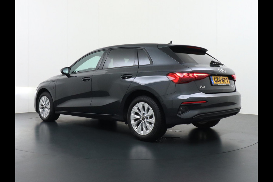 Audi A3 Sportback 40 TFSI e Edition VAN: 31.900,- VOOR 28.877,- UW HERFSTVOORDEEL: 3.023,- EURO| PLUG-IN Hybride 204 PK | Stoelverwarming | Drive Select | Navi | Apple CarPlay | Adaptive Cruise | Rijklaar geleverd met 12 mnd BOVAG garantie