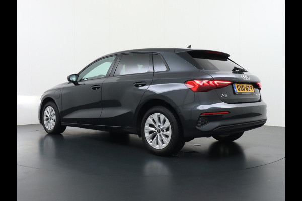 Audi A3 Sportback 40 TFSI e Edition VAN: 31.900,- VOOR 28.877,- UW HERFSTVOORDEEL: 3.023,- EURO| PLUG-IN Hybride 204 PK | Stoelverwarming | Drive Select | Navi | Apple CarPlay | Adaptive Cruise | Rijklaar geleverd met 12 mnd BOVAG garantie