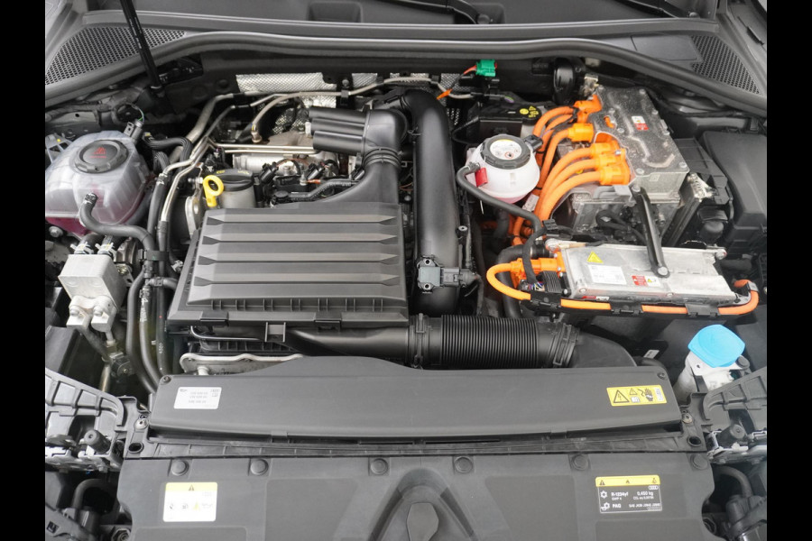 Audi A3 Sportback 40 TFSI e Edition VAN: 31.900,- VOOR 28.877,- UW HERFSTVOORDEEL: 3.023,- EURO| PLUG-IN Hybride 204 PK | Stoelverwarming | Drive Select | Navi | Apple CarPlay | Adaptive Cruise | Rijklaar geleverd met 12 mnd BOVAG garantie