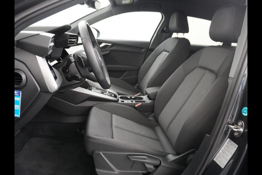 Audi A3 Sportback 40 TFSI e Edition VAN: 31.900,- VOOR 28.877,- UW HERFSTVOORDEEL: 3.023,- EURO| PLUG-IN Hybride 204 PK | Stoelverwarming | Drive Select | Navi | Apple CarPlay | Adaptive Cruise | Rijklaar geleverd met 12 mnd BOVAG garantie